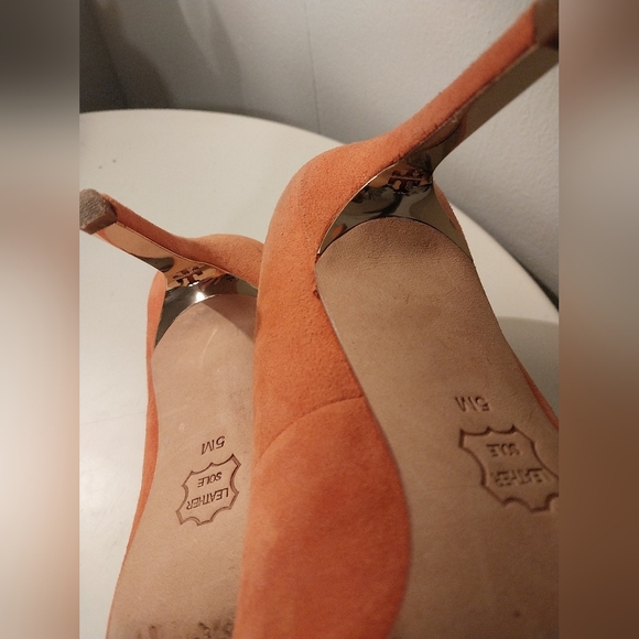 Tory Burch Elena Pumps - Picture 2 of 8